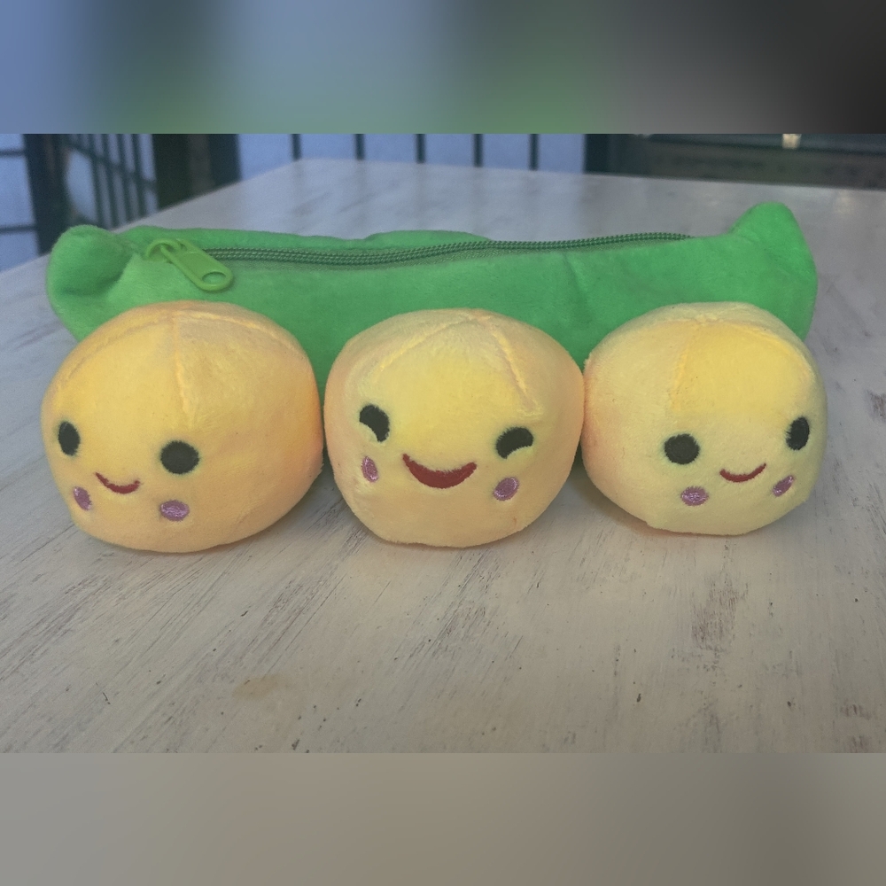 ⭐3 For $21⭐ Plush Pea Pod Toy with Smiling Faces - Green and Yellow - Picture 2 of 3
